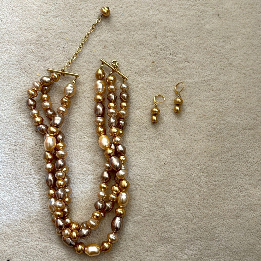 Elegant Gold and Silver Pearl Necklace